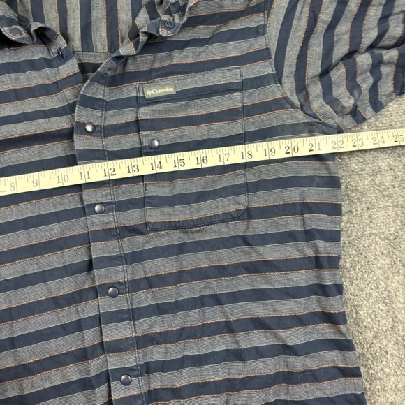 COLUMBIA Men’s Short Sleeved Stripe Button Down shirt Navy size: Large - Picture 4 of 7